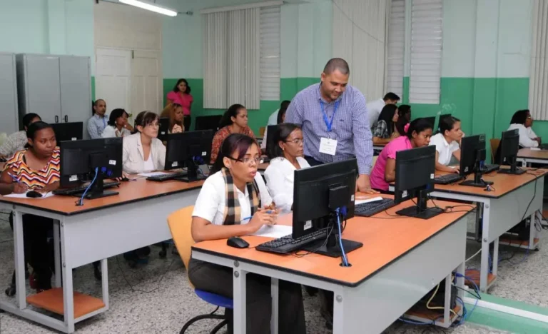 Minerd informa casi 50 mil maestros se registran en el Concurso de Oposición Docente
