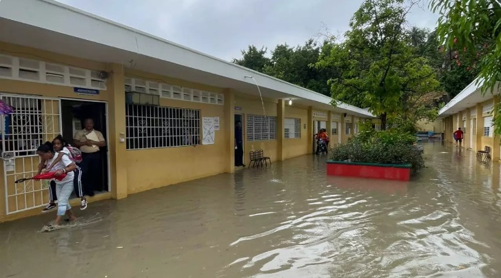 Suspenden docencia en escuela de Manoguayabo por inundaciones