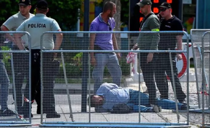 Primer ministro de Eslovaquia es herido de bala en un ataque “brutal y despiadado” donde se reunía con partidarios