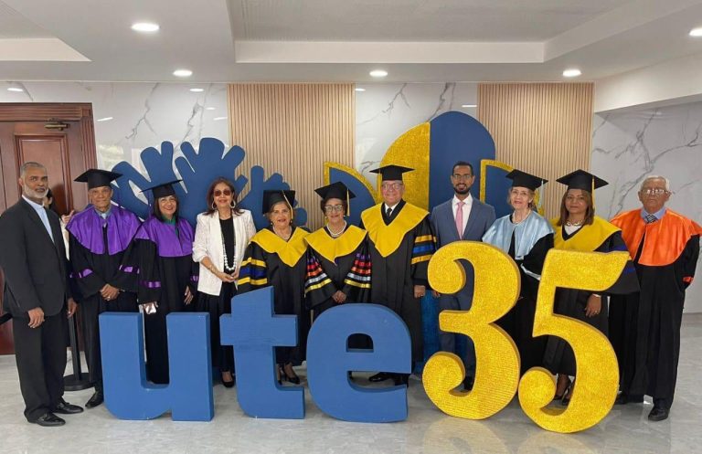 Universidad UTE gradúa nuevos profesionales en su trigésima segunda graduación ordinaria