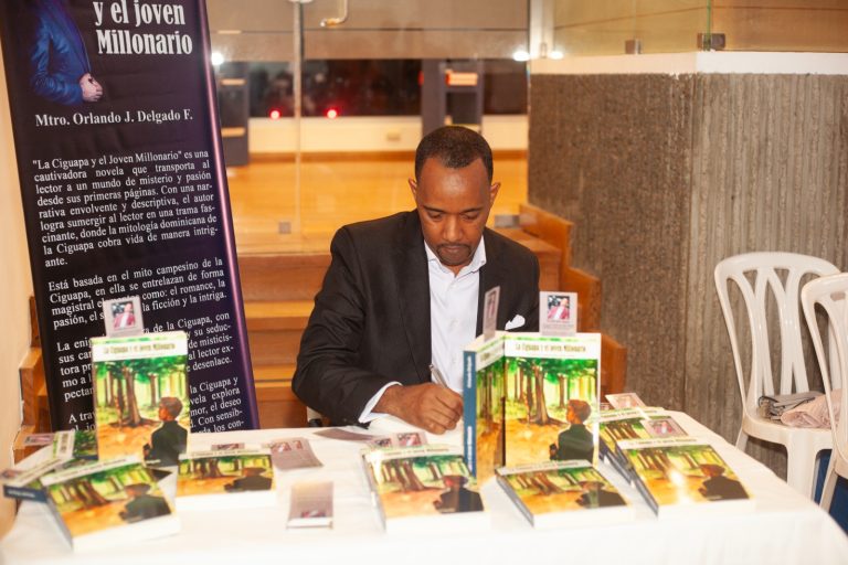 Maestro pone a circular obra «La Ciguapa y el Joven Millonario»