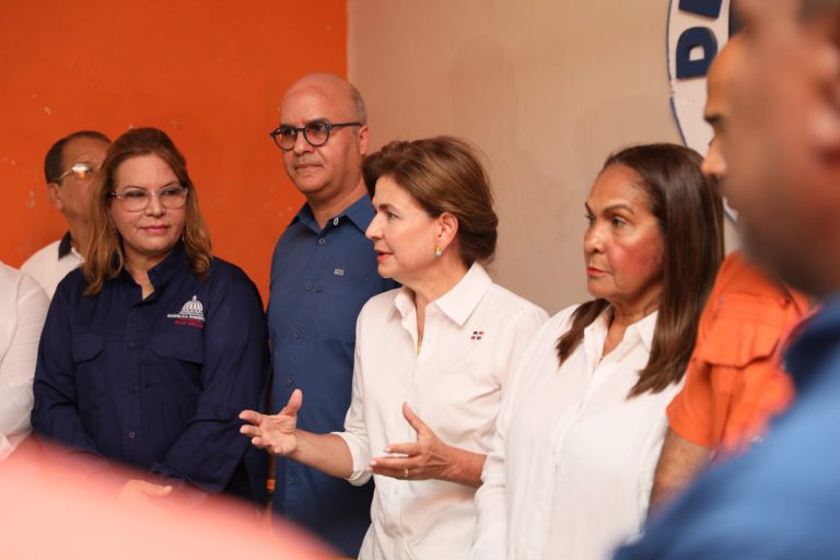 Vicepresidenta Peña activa plan de emergencia para reconstruir viviendas perjudicadas por inundaciones en SFM