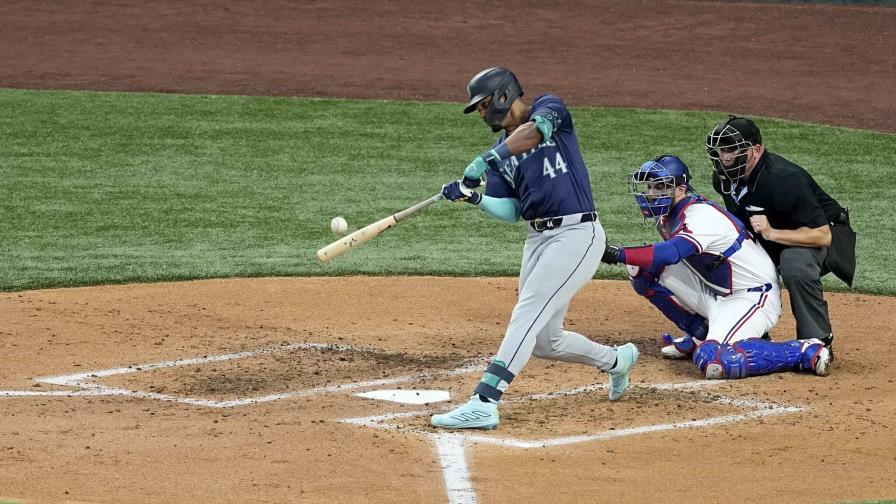 Julio Rodríguez jonronea y Castillo gana en triunfo de Seattle 8-4 sobre Oakland