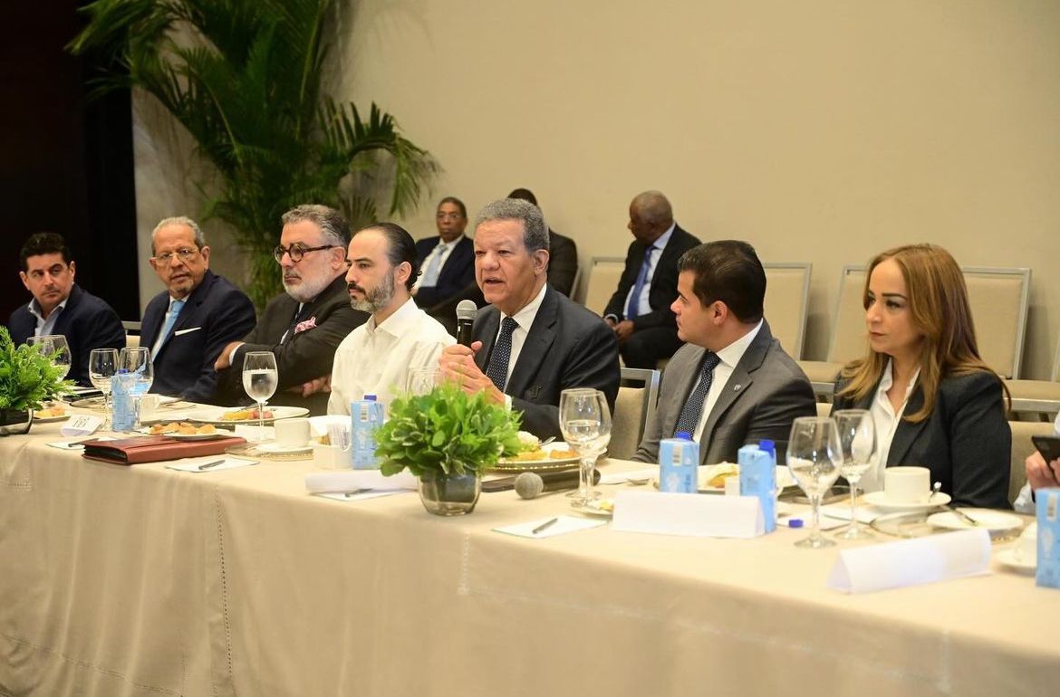 Leonel expone ante ASONAHORES su programa de gobierno sobre turismo