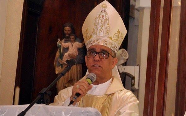 Arzobispo de Santiago llama autoridades a no incurrir en ilícitos que pongan en vergüenza país