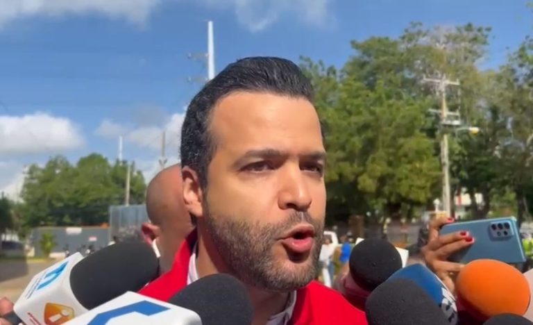 Rafael Paz al denunciar el robo de los retrovisores de su vehículo en un sector adinerado