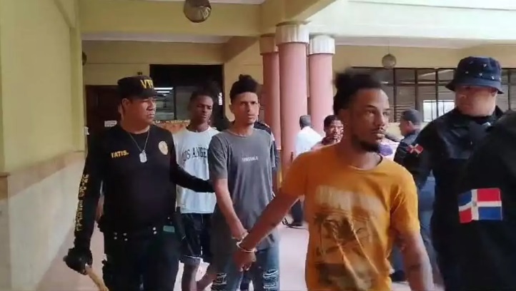 Aplazan medida de coerción contra imputados en asalto a sucursal bancaria en Santiago