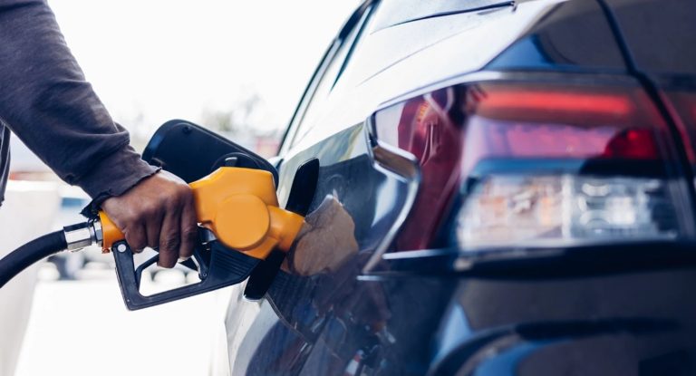 Solamente dos combustibles bajan de precio