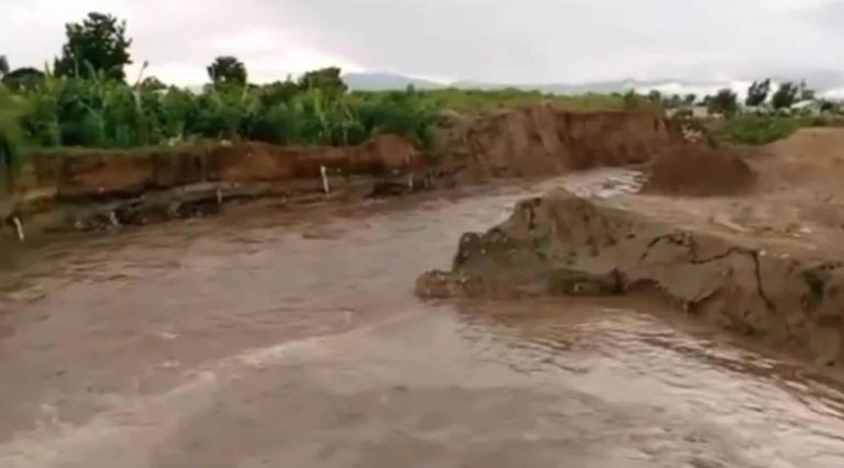 Crecida del río Masacre desborda canal en Juana Méndez, Haití