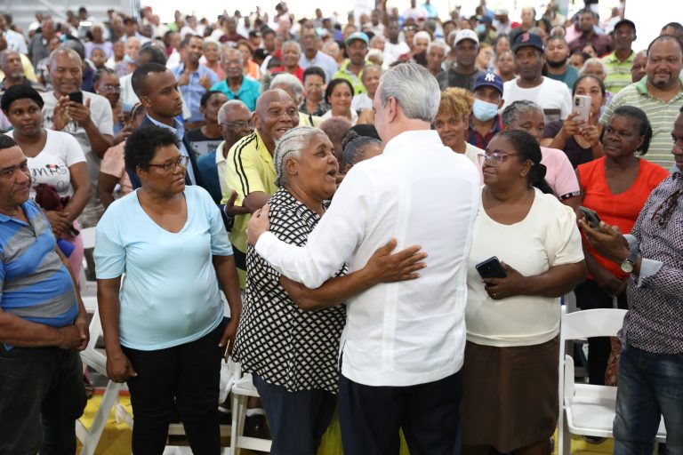 Presidente Abinader encabeza lanzamiento proyecto de titulación en Domingo Savio