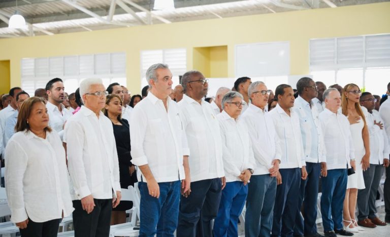 Presidente Abinader inaugura Liceo Experimental de la UASD en municipio de Guerra