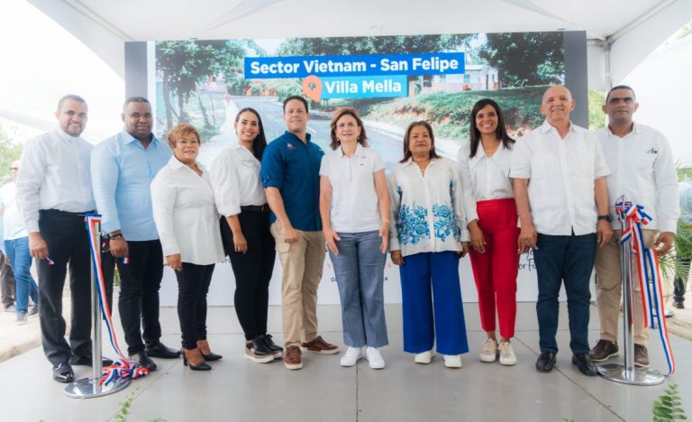 Vicepresidenta Peña y Ministro Bonilla entregan obras de mejoramiento de hábitat en SDN