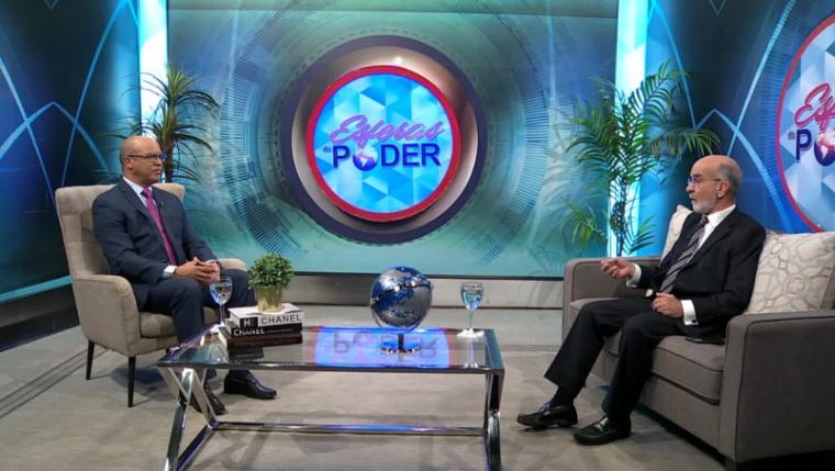 Politólogo Daniel Pou dice Danilo puede seguir «meciendo la cuna» del PLD, pese a retiro