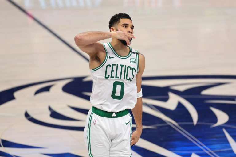 Los Celtics acarician el 18º anillo