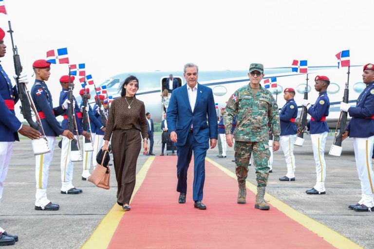 Presidente Abinader regresa al país tras su viaje oficial a Europa