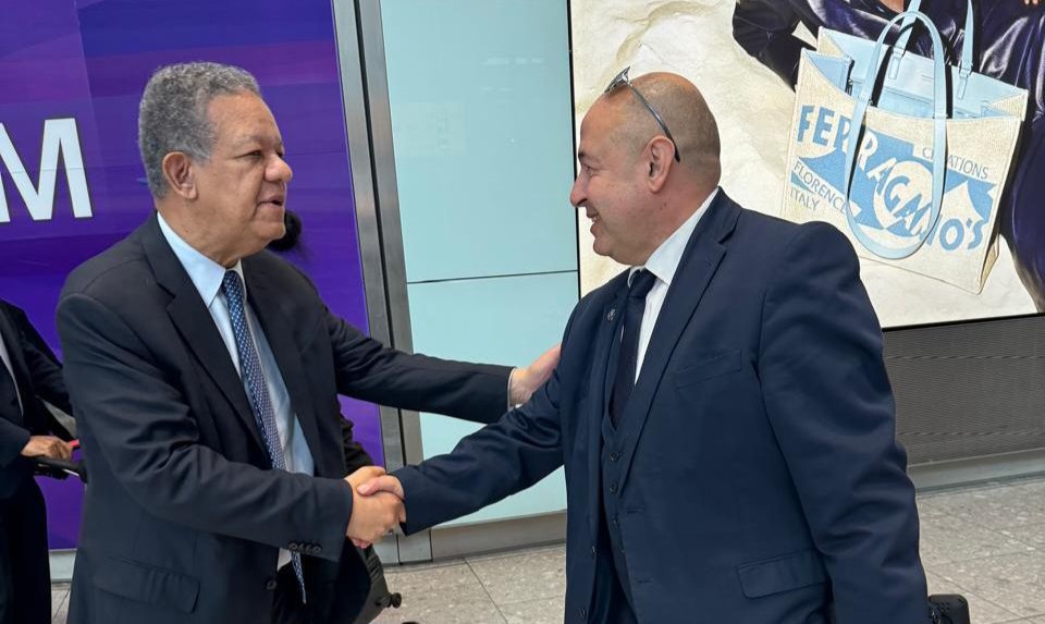 Leonel Fernández viaja a Inglaterra donde será orador principal del encuentro sobre Venezuela y la Seguridad Energética en El Caribe