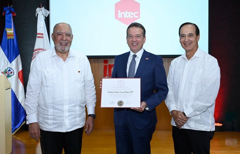 INTEC reconoce al Ministerio de Industria, Comercio y Mipymes por su contribución al desarrollo del modelo triple hélice en el país