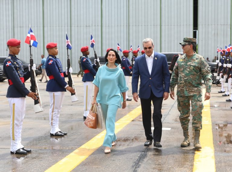 Presidente Abinader sale hacia Panamá para la toma de posesión del mandatario electo, José Raúl Mulino