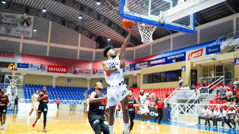 Marineros ponen número a la casa y los Reales siguen con su racha ganadora en la LNB
