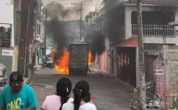 Pobladores del municipio del estado mexicano de Chiapas incendian paquetes electorales