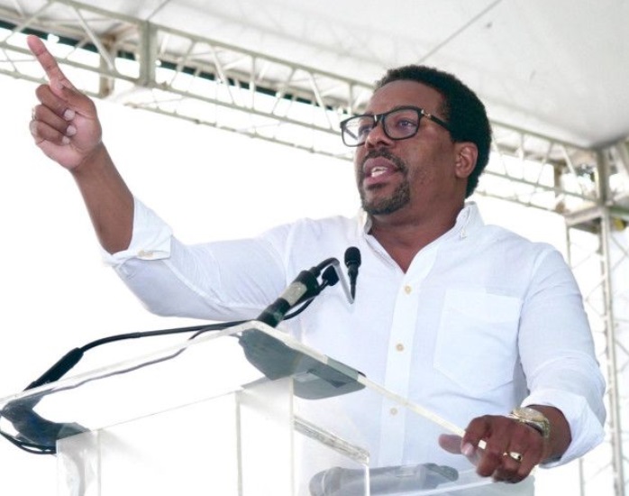 Abogado Rafael Linares renuncia del PRD, dice su ciclo ha terminado