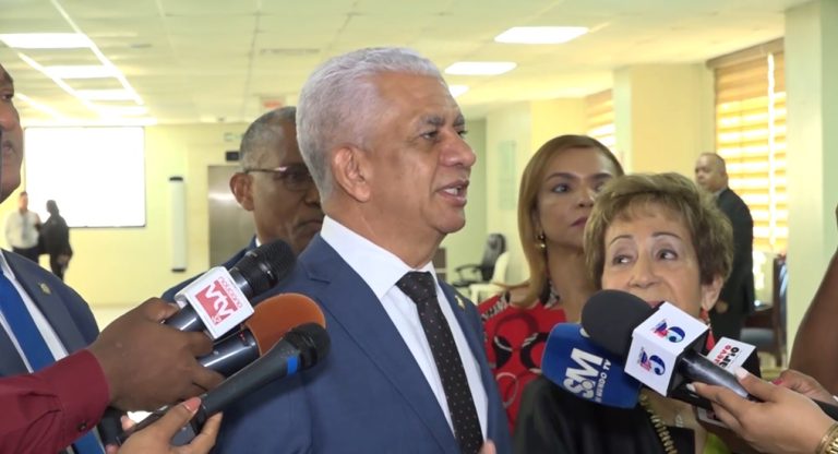 Hackean cuenta de Whatsapp del Presidente del Senado, Ricardo de los Santos; piden dinero en su nombre