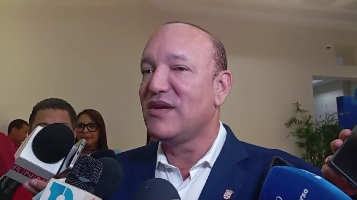 Alcalde de Santiago revela su patrimonio fue creado dentro de su matrimonio