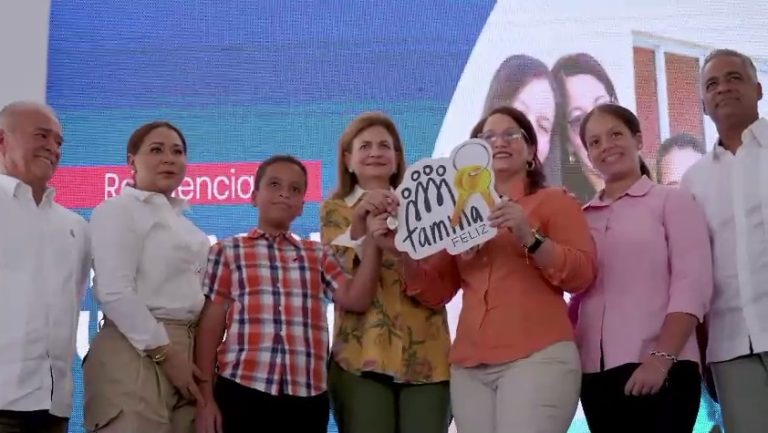 Vicepresidenta Raquel Peña encabeza entrega de 104 apartamentos del Plan Familia Feliz, en La Romana
