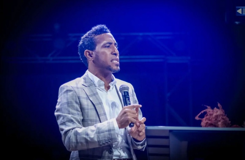 Aplazan para este lunes al mediodía conocimiento de medida de coerción al pastor Johan Castillo