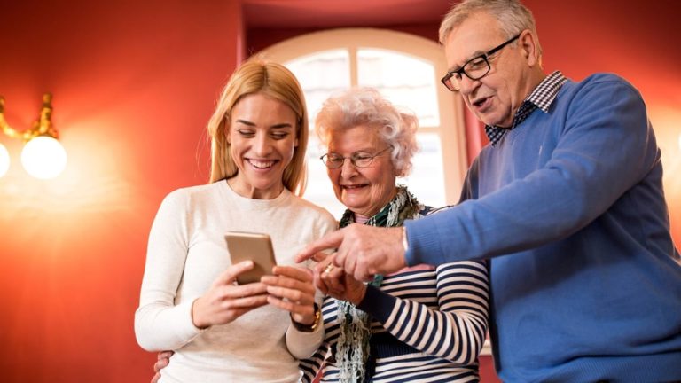 Cómo poner la letra grande en el celular de tus abuelos