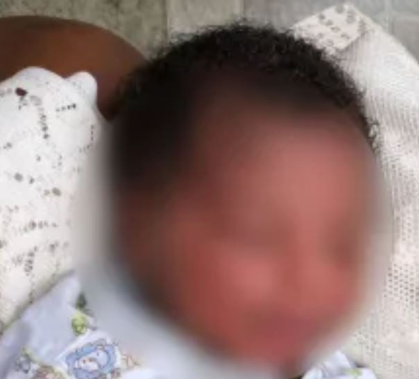 Bebita recién nacida es hallada viva dentro de un saco en Los Alcarrizos