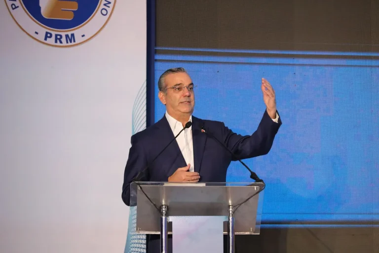 Abinader promete en reforma constitucional incluirá transito que impida candidatearse en 2028