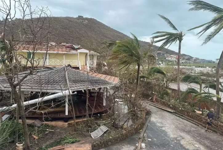 Al menos un muerto e «inmensa destrucción» en San Vicente y Granadinas por huracán Beryl