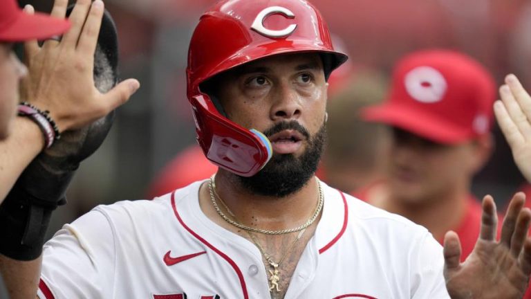 Con jonrón de 3 carreras de Benson, Rojos doblegan a Rockies
