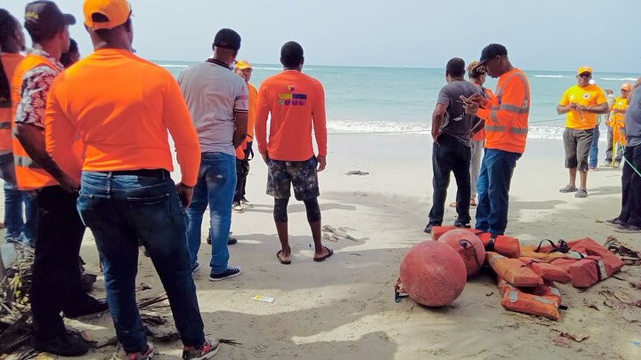 Muere una persona al naufragar embarcación próximo a playa de Guayacanes