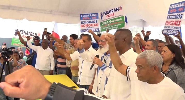 Juan Hubieres amenaza con subir el precio de los pasajes