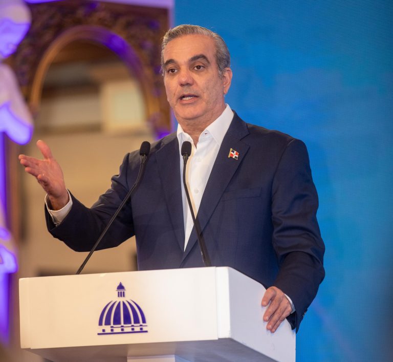 Abinader presenta avances de INABIE, trabajando para mejorar la calidad de vida de los estudiantes dominicanos