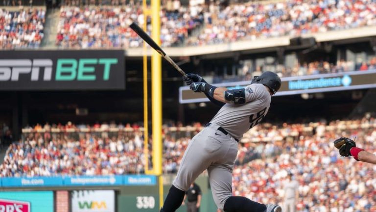 Judge y Chisholm batean par de jonrones y los Yankees pasan por encima de los Filis