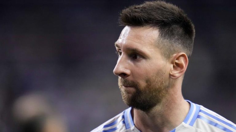 Scaloni: Messi juega siempre, ‘incluso sin estar al 100%’