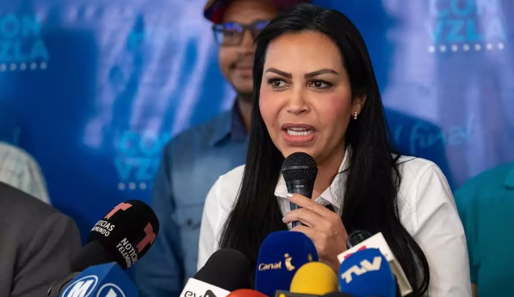 Oposición venezolana condena que se le haya impedido viajar a expresidentes para comicios