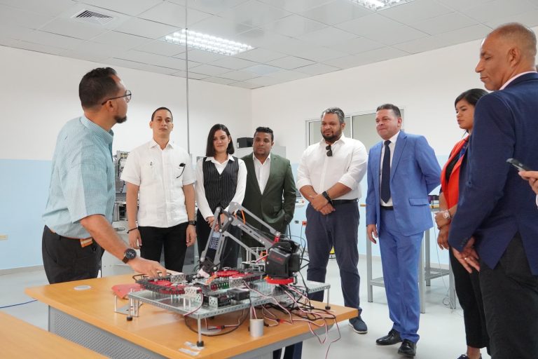 Proindustria estrecha lazos con el Instituto Politécnico Loyola en favor de la industria nacional