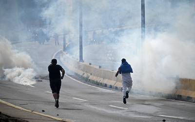 Aumentan a dos los muertos durante protestas en Venezuela; hay decenas de detenidos