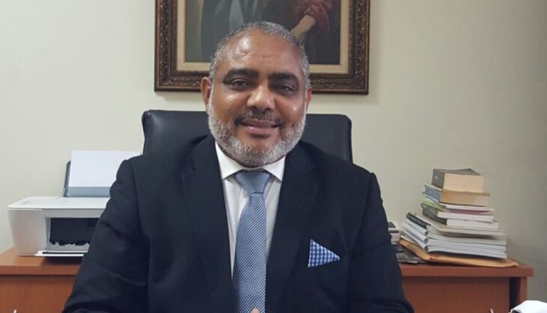 Expresidente del CODIA dice ministro de Educación asigna ilegalmente recursos a dependencia MINERD para construir planteles