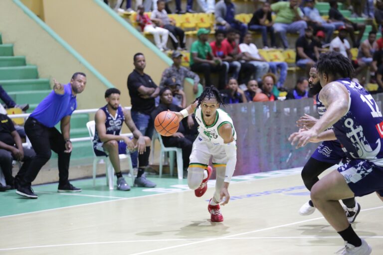 Mirambeaux y Critsmas lideran victoria de Marineros ante Soles en Súper Liga LNB