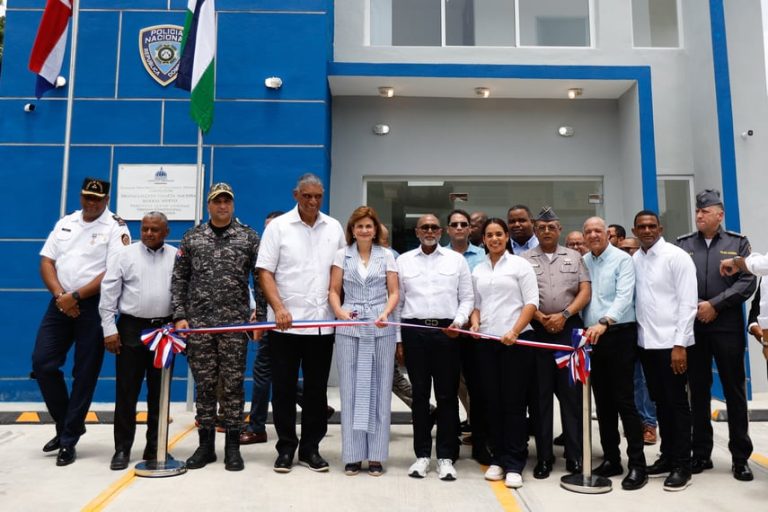 Vicepresidenta Raquel Peña inaugura destacamento en Sabana Perdida