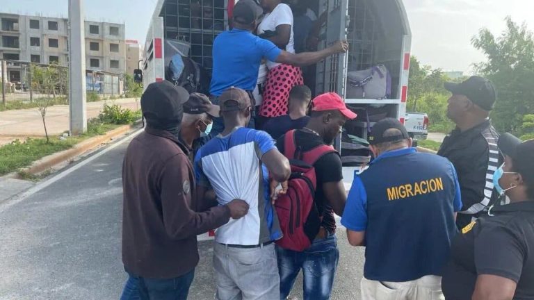 Apresan para deportación  a 150 haitianos ilegales  en Sánchez Ramírez