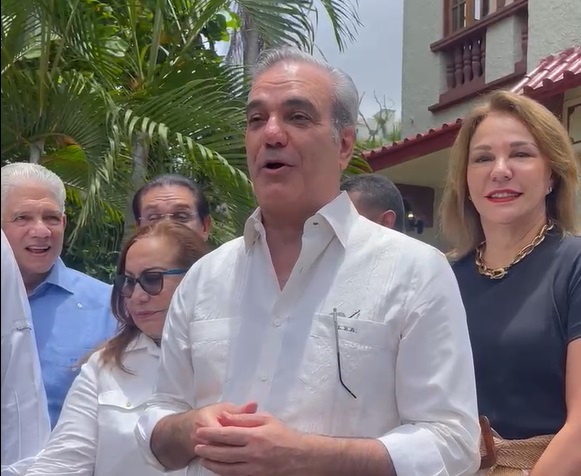 Presidente Abinader llama jóvenes dominicanos a no ponerse límites en sus aspiraciones