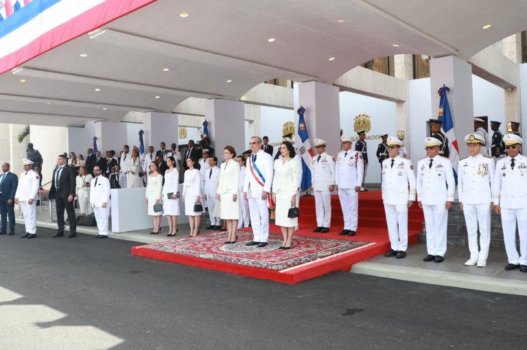 Video- Segunda juramentación de Abinader, política y farándula en el Teatro Nacional