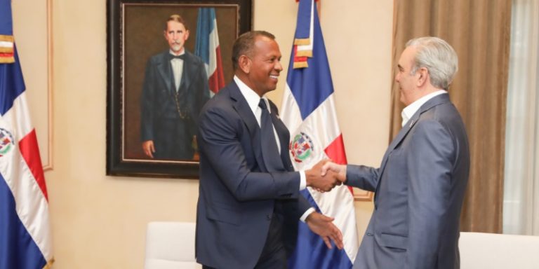 Presidente Abinader recibe en el Palacio Nacional al exbeisbolista Alex Rodríguez