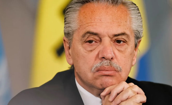 Expresidente argentino renuncia como presidente de su partido tras ser imputado por caso de violencia a exesposa